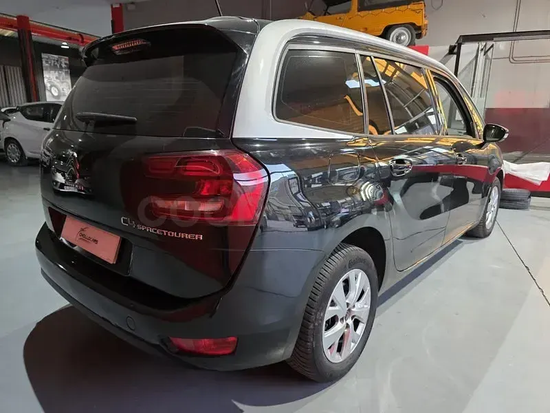 Usado Citroën C4 SpaceTourer Shine 130 CV (95 kW) 2020 Negro Monovolumen