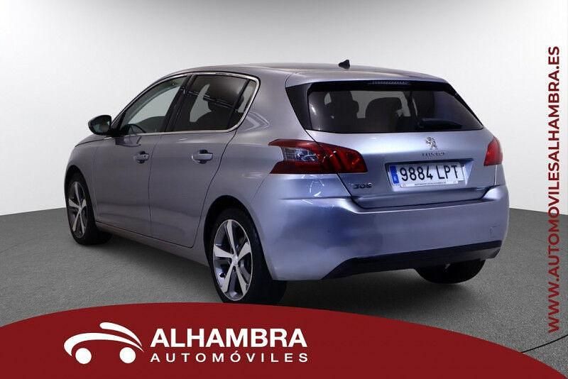 Usado Peugeot 308 Active 130 CV (95 kW) 2021 Gris / plata Berlina