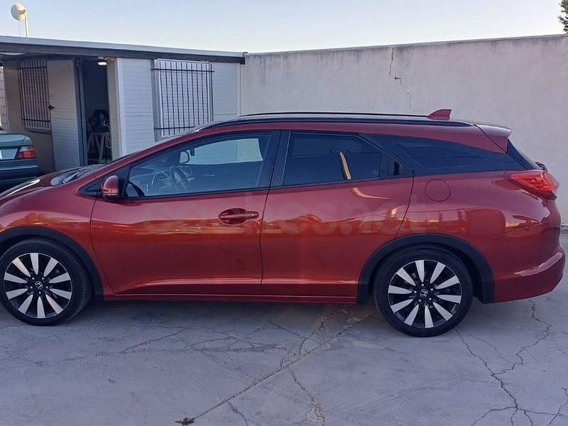 Usado Honda Civic Elegance 120 CV (88 kW) 2015 Granate Familiar