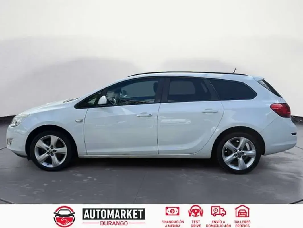 Usado Opel Astra Edition 116 CV (85 kW) 2011 Blanco Familiar