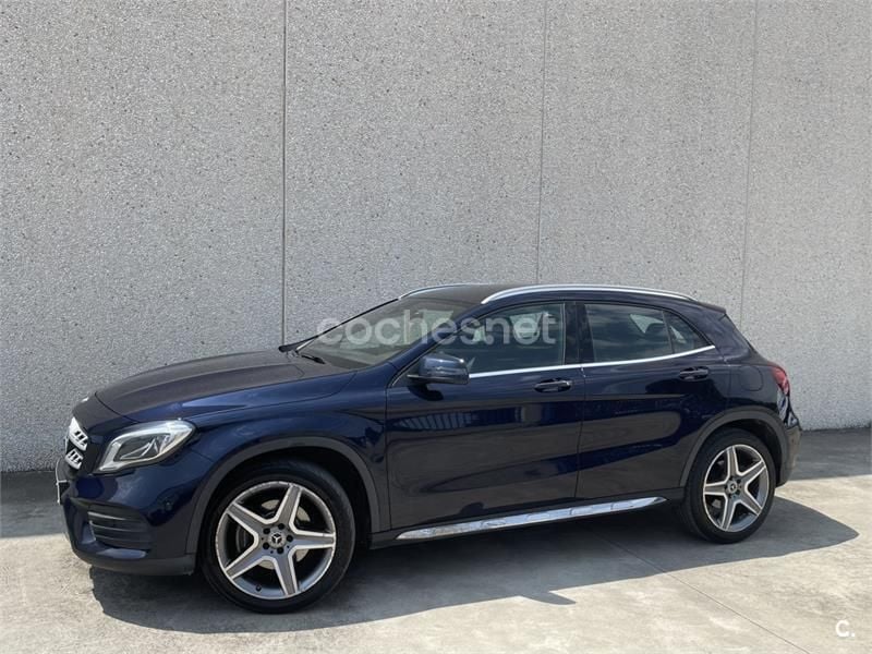 Begagnad Mercedes GLA220 AMG line 177 HK (130 kW) 2018 Blå SUV
