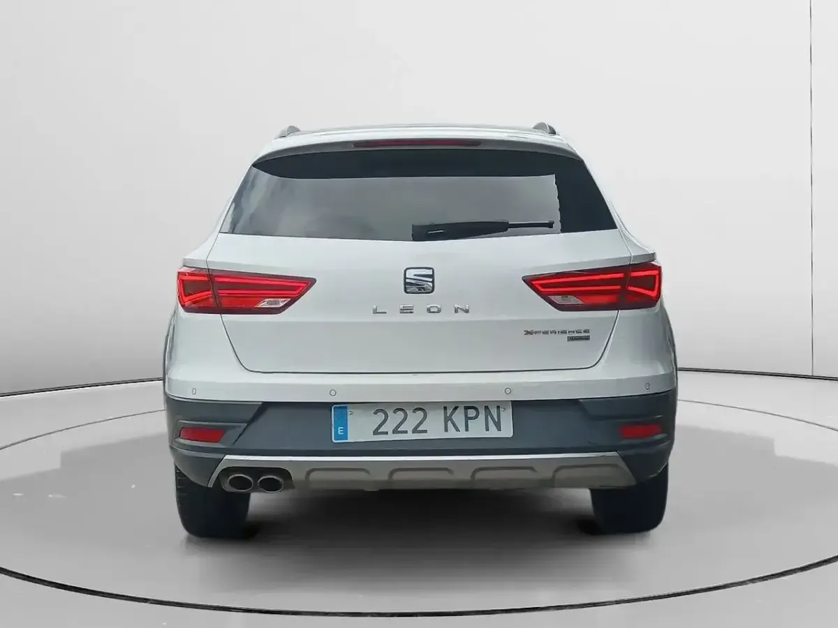 Usado Seat Leon 4Drive 150 CV (110 kW) 2018 Blanco Familiar