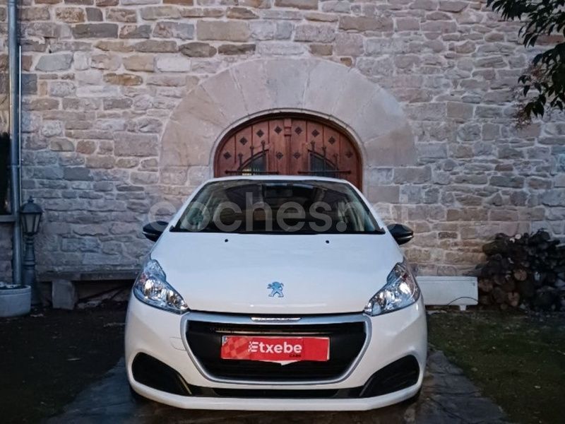 Blanco Usado 2016 Peugeot 208 Access Utilitario | 6590 € (Precio justo) - Imagen 1/4