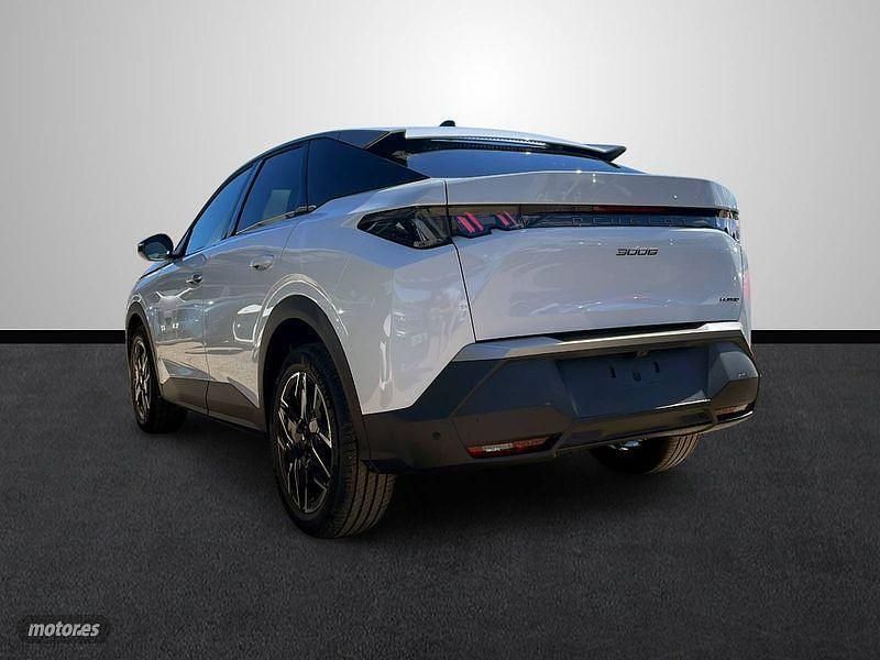 Usado Peugeot 3008 Allure 136 CV (100 kW) 2025 Blanco SUV