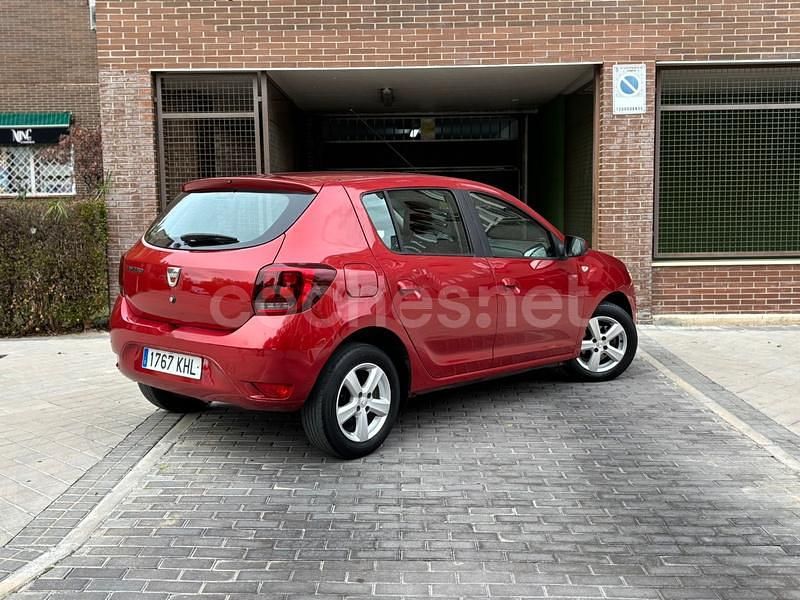 Usado Dacia Sandero Ambiance 90 CV (66 kW) 2018 Rojo Berlina