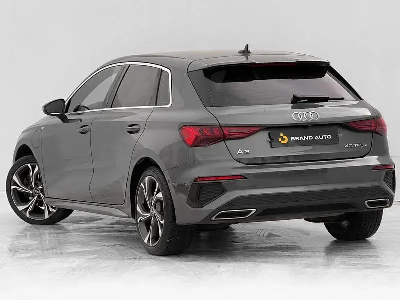 Usado Audi A3 S-Line 190 HP (139 kW) 2020 Cinzento Sedan