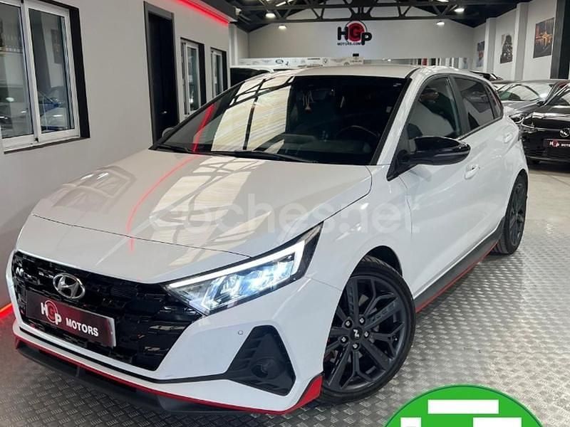 Blanco Usado 2023 Hyundai i20 Berlina | 26.900 € (Un poco caro) - Imagen 1/4