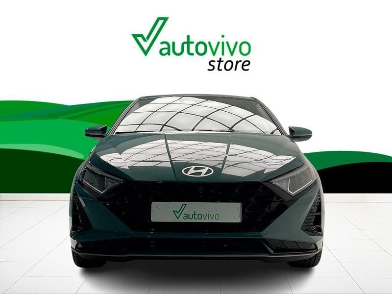 Usado Hyundai i20 101 CV (74 kW) 2024 Verde Berlina