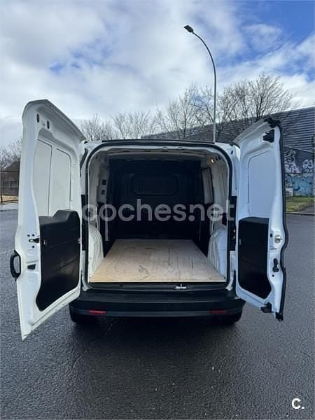 Usado Opel Combo 100 CV (73 kW) 2024 Blanco Monovolumen