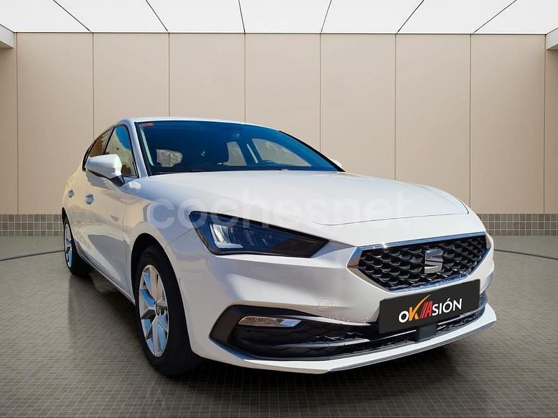 Usado Seat Leon Style 110 CV (80 kW) 2021 Blanco Berlina