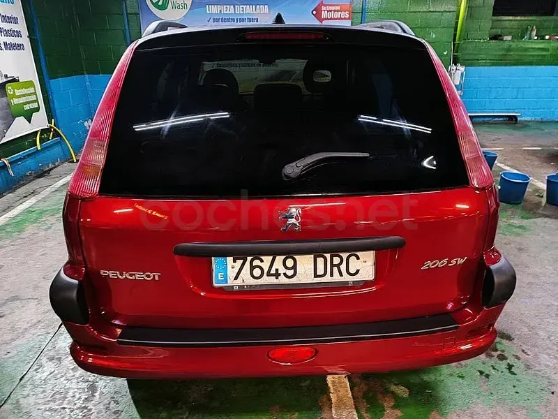 Begagnad Peugeot 206 90 HK (66 kW) 2005 Röd Sedan