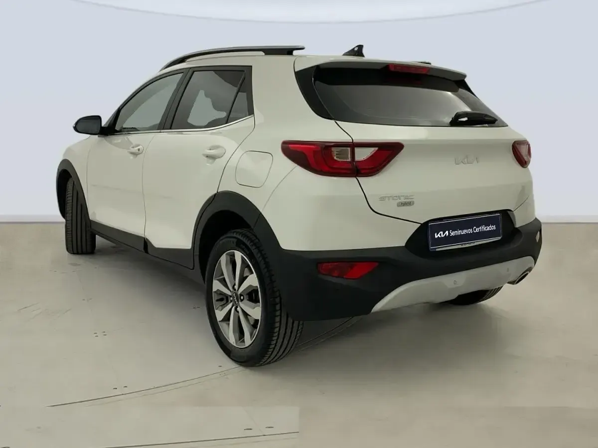 Usado Kia Stonic 101 CV (74 kW) 2024 Blanco SUV