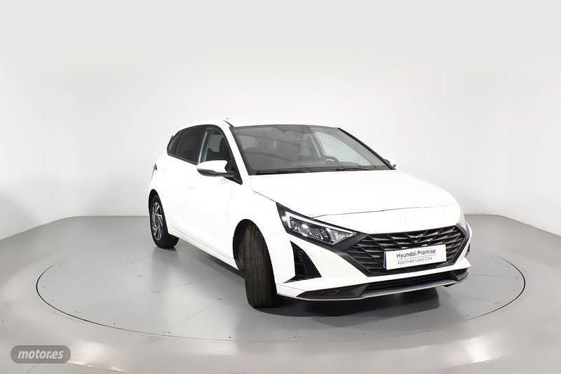 Blanco Usado 2024 Hyundai i20 Berlina | 17.200 € (Precio justo) - Imagen 1/4