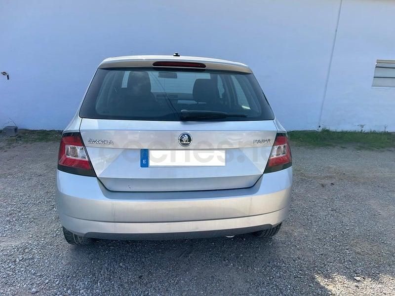 Usado Skoda Fabia Active 75 CV (55 kW) 2016 Gris / plata Berlina