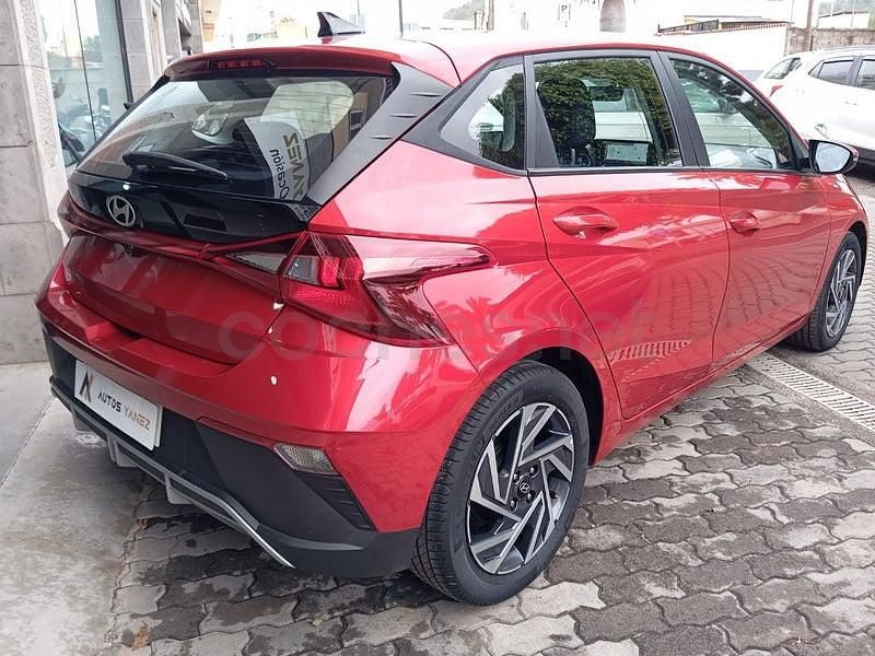 Usado Hyundai i20 84 CV (61 kW) 2024 Granate Utilitario