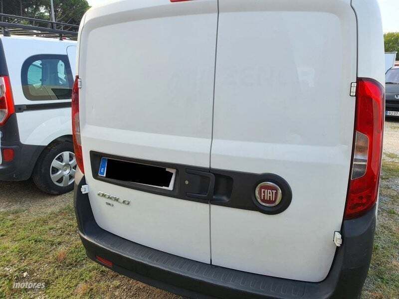 Usado Fiat Doblò 95 CV (69 kW) 2021 Blanco Monovolumen