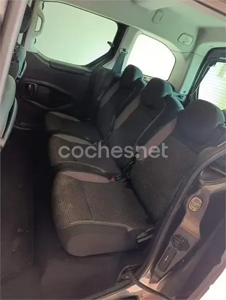 Usado Peugeot Partner Tepee Outdoor 120 CV (88 kW) 2016 Gris / plata Monovolumen