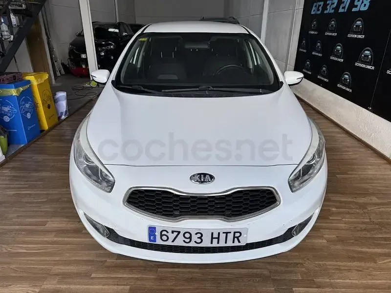 Usado Kia Ceed GT 90 HP (66 kW) 2013 Branco Sedan
