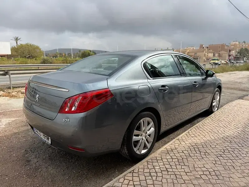 Usado Peugeot 508 Allure 115 CV (84 kW) 2012 Gris / plata Berlina