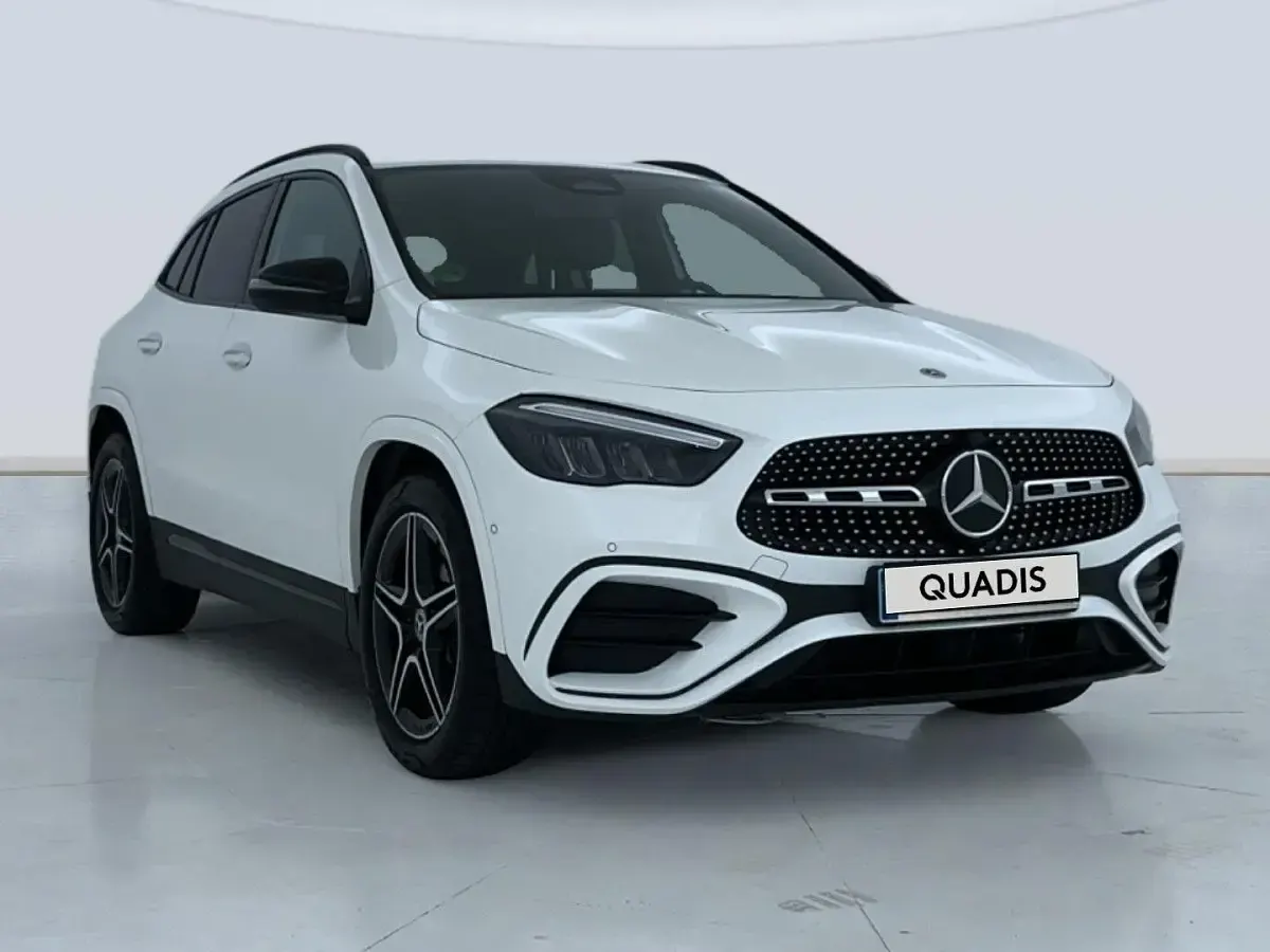 Usado Mercedes GLA200 150 CV (110 kW) 2025 Blanco SUV