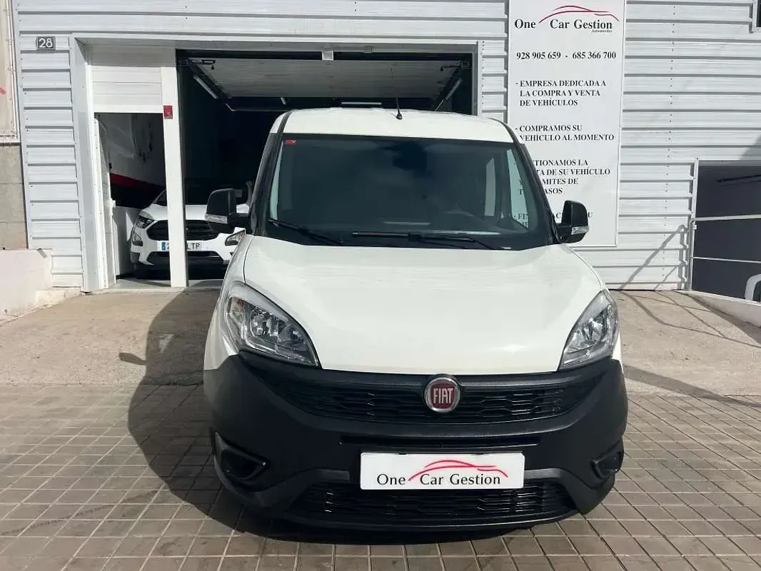 Usado Fiat Doblò 95 CV (69 kW) 2017 Blanco Monovolumen