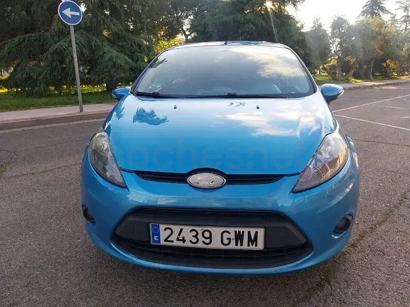 Usado Ford Fiesta Trend 82 CV (60 kW) 2010 Azul Berlina
