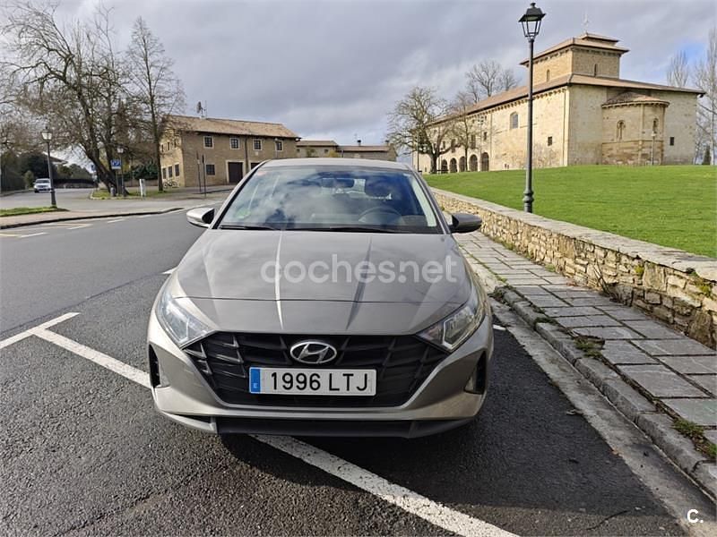 Usado Hyundai i20 84 CV (61 kW) 2021 Gris / plata Utilitario