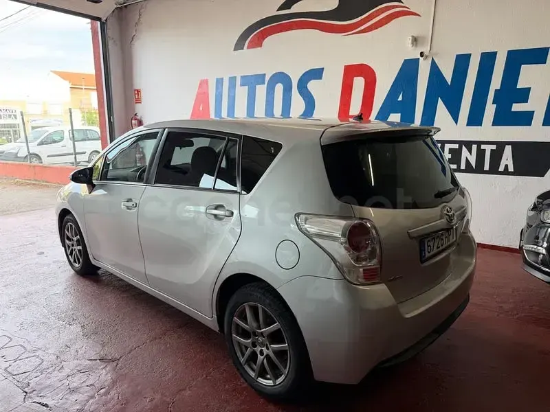 Usado Toyota Verso Advance 147 CV (108 kW) 2014 Gris / plata Monovolumen