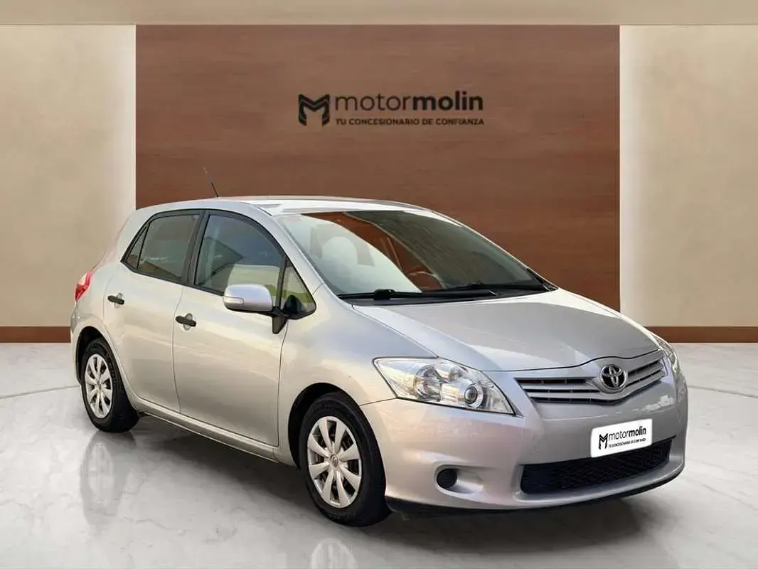 Usado Toyota Auris Active 90 CV (66 kW) 2012 Gris Utilitario