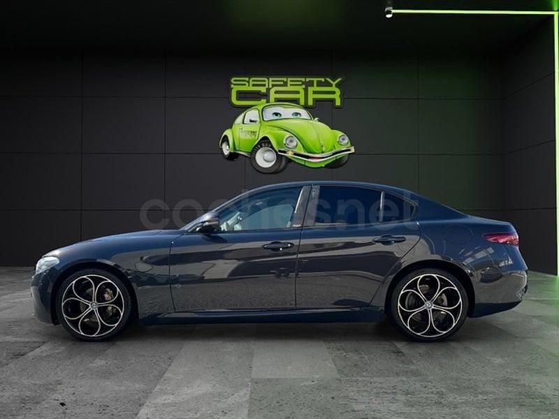 Usado Alfa Romeo Giulia Super 160 CV (117 kW) 2019 Gris / plata Berlina