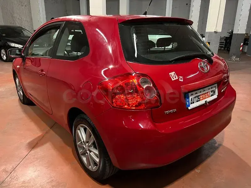 Usado Toyota Auris 101 CV (74 kW) 2009 Rojo Utilitario