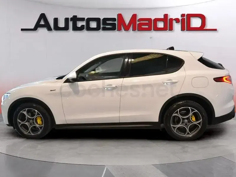 Usado Alfa Romeo Stelvio Sprint 190 CV (139 kW) 2021 Blanco SUV