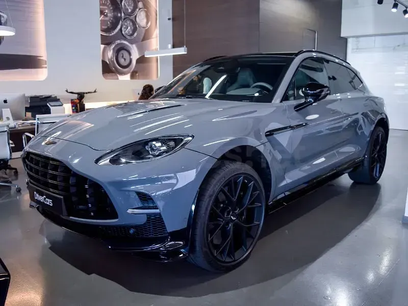 Nuevo Aston Martin DBX 707 CV (519 kW) 2026 Gris / plata SUV