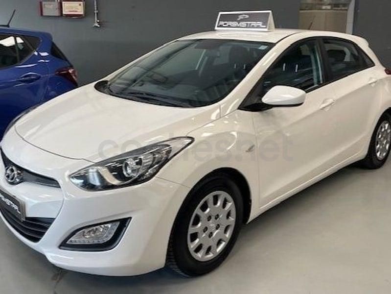 Käytetty Hyundai i30 Base 100 HP (73 kW) 2012 Valkoinen Sedan
