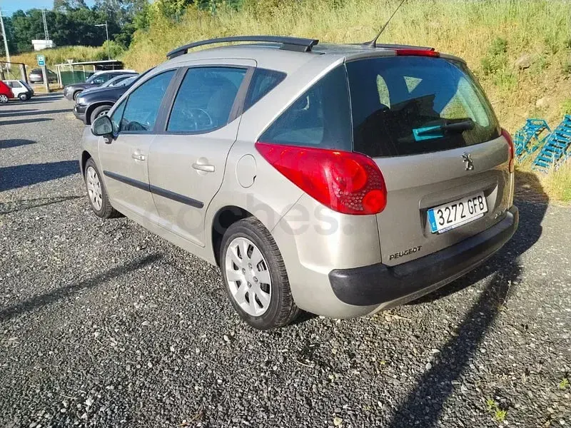 Usado Peugeot 207 95 CV (69 kW) 2008 Beige Familiar
