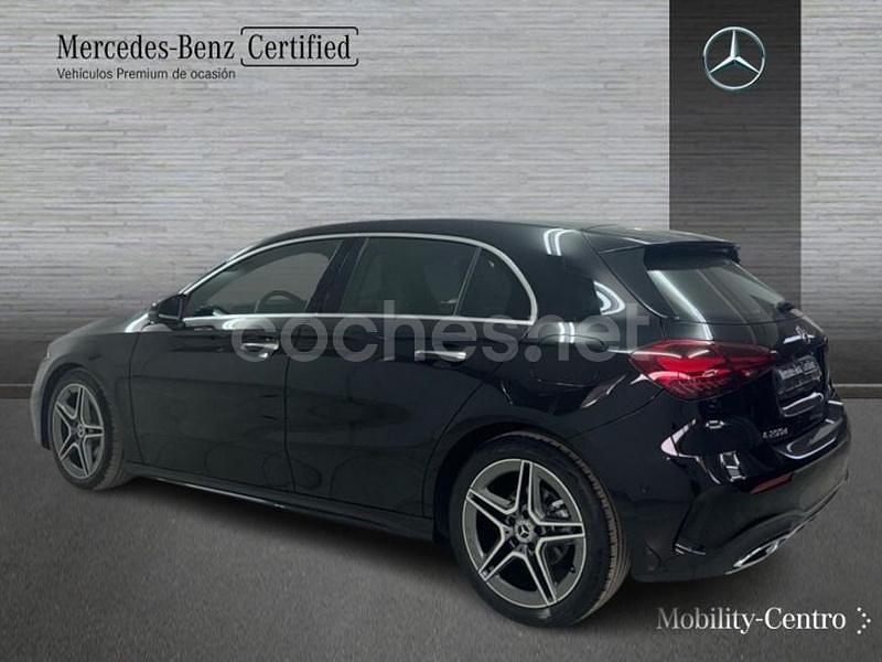 Usado Mercedes A200 AMG line 150 CV (110 kW) 2024 Negro noche Berlina