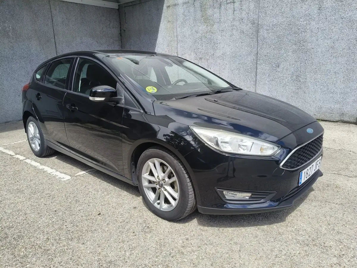 Usado Ford Focus Trend+ 120 CV (88 kW) 2015 Negro Berlina
