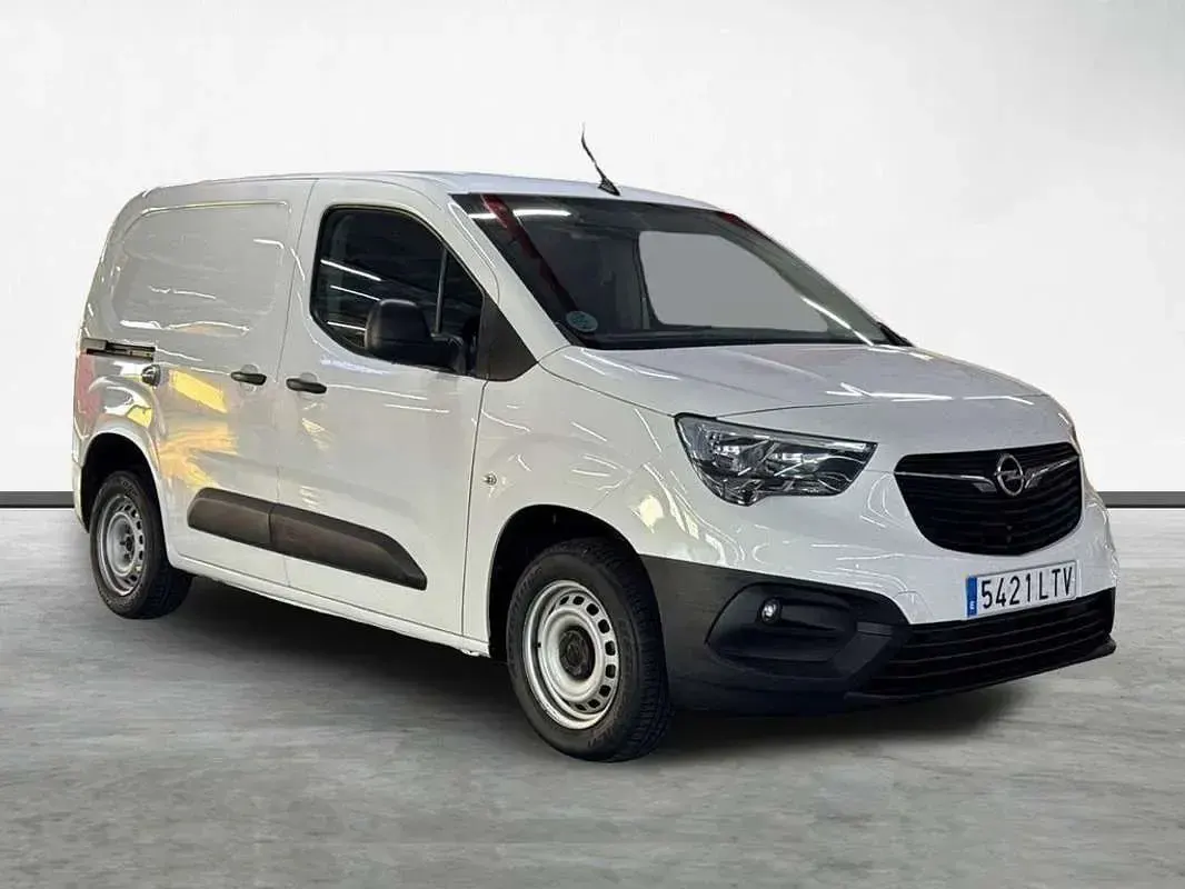Usado Opel Combo 136 CV (100 kW) 2021 Blanco Monovolumen