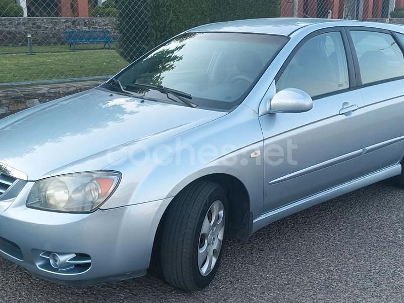 Azul Usado 2005 Kia Cerato EX Berlina | 2450 € - Imagen 1/4