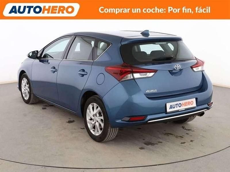 Usado Toyota Auris Active 116 CV (85 kW) 2018 Azul Berlina