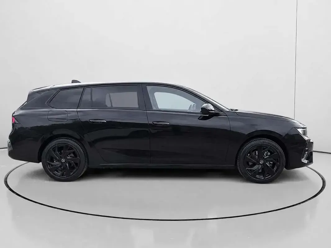 Usado Opel Astra Edition 131 CV (96 kW) 2024 Negro Utilitario