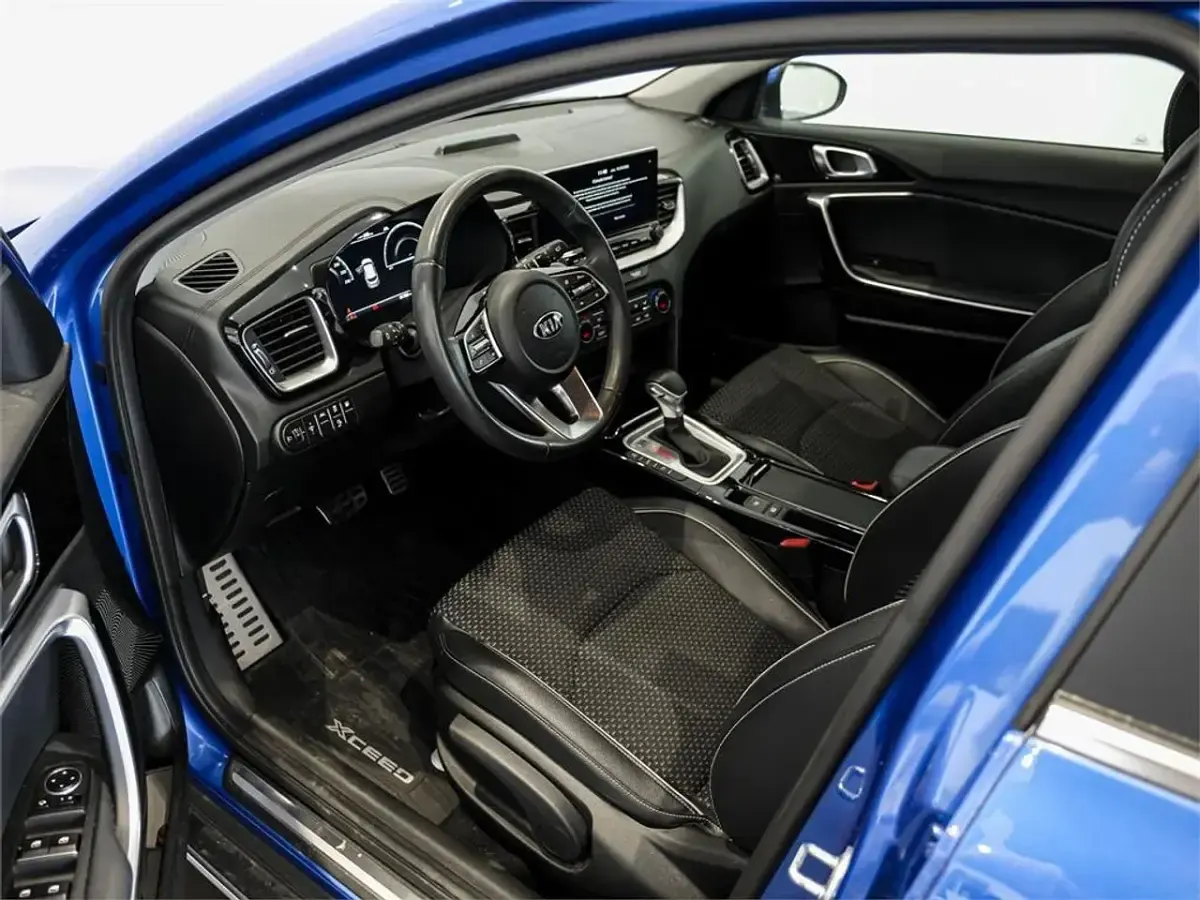 Usado Kia Ceed 141 CV (103 kW) 2022 Azul Utilitario