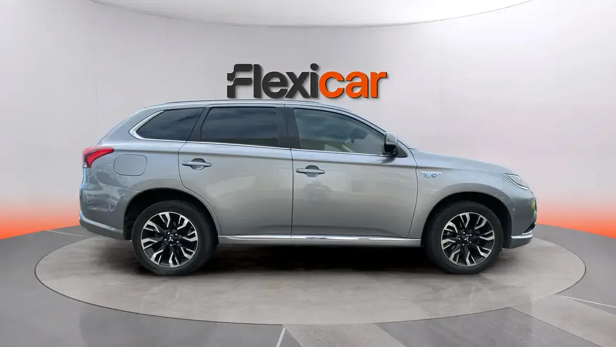 Usado Mitsubishi Outlander P-HEV 203 CV (149 kW) 2017 Gris SUV