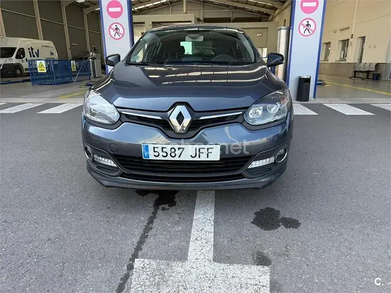 Usado Renault Mégane LIMITED 110 CV (80 kW) 2015 Negro Berlina