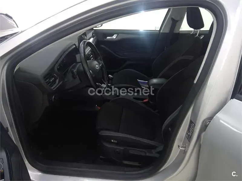 Usado Ford Focus Active 125 CV (91 kW) 2022 Gris / plata Familiar