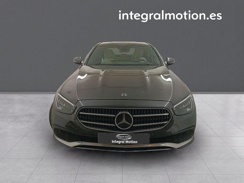 Usado Mercedes E300 319 CV (234 kW) 2021 Grisnegro Berlina