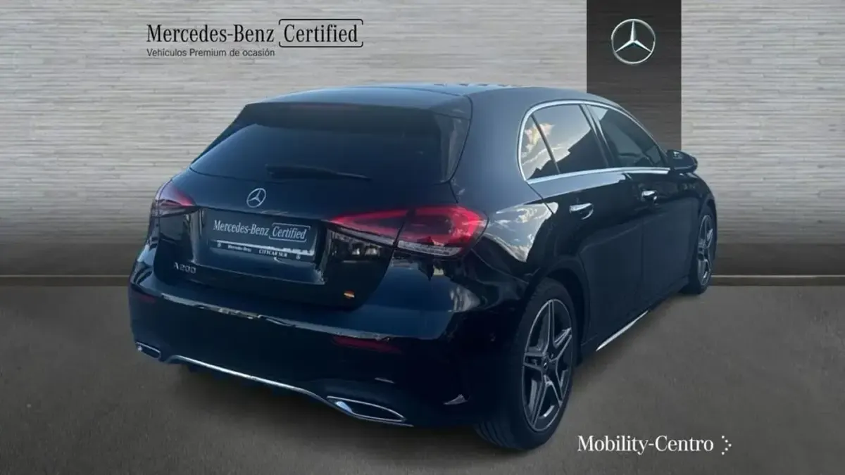 Usado Mercedes A200 AMG line 163 CV (119 kW) 2021 Nachtschwarz  unilack Berlina