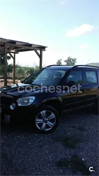 Usado Skoda Yeti Active 105 CV (77 kW) 2010 Negro SUV