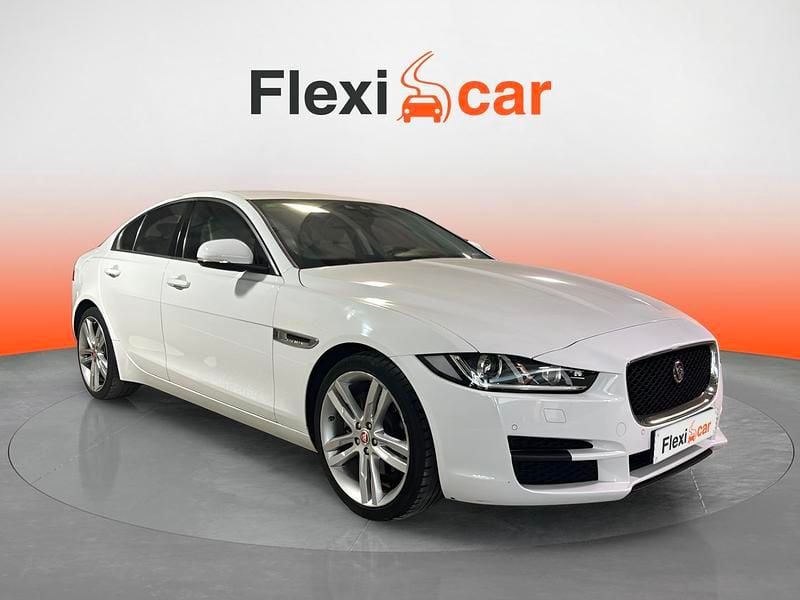 Usado Jaguar XE Pure 180 HP (132 kW) 2017 Sedan