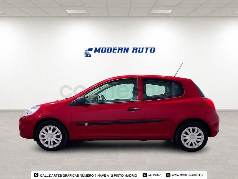 Usado Renault Clio II 75 CV (55 kW) 2011 Granate Berlina